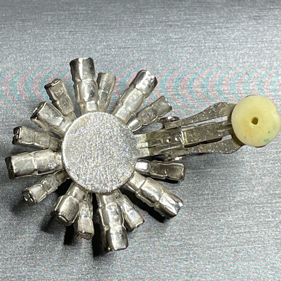 Tiered Rhinestone Starburst Fire Work Unsigned Clip On Earring Designer Single. - Picture 10 of 12